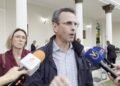 Henrique Capriles says that the wage fight continues