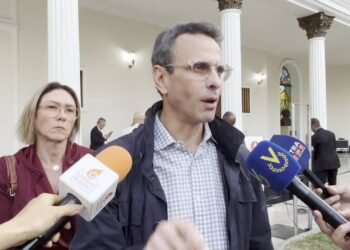 Henrique Capriles says that the wage fight continues