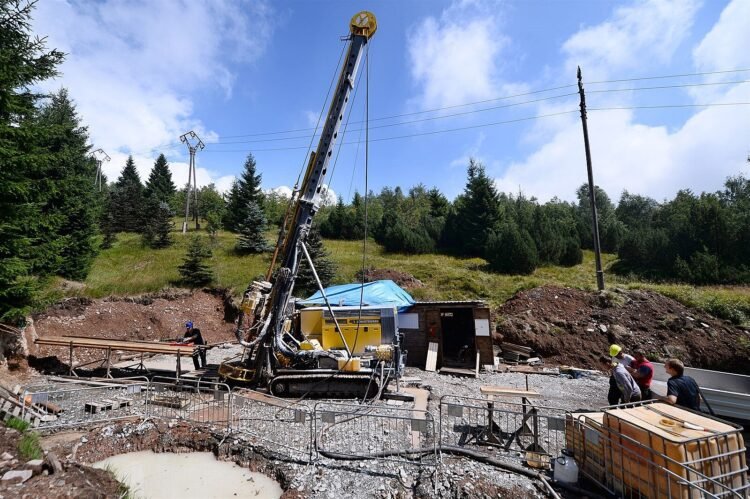 The lithium race continues. Which countries should overtake the Czech Republic in mining?