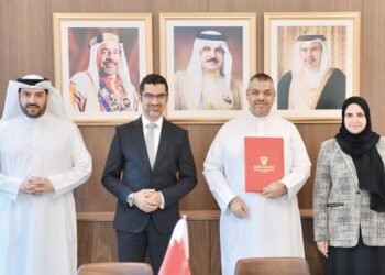Gulf News | The Ministry of Municipalities and Agriculture signs agreements to allocate (12) agricultural lands to Bahraini farmers in the Buri area