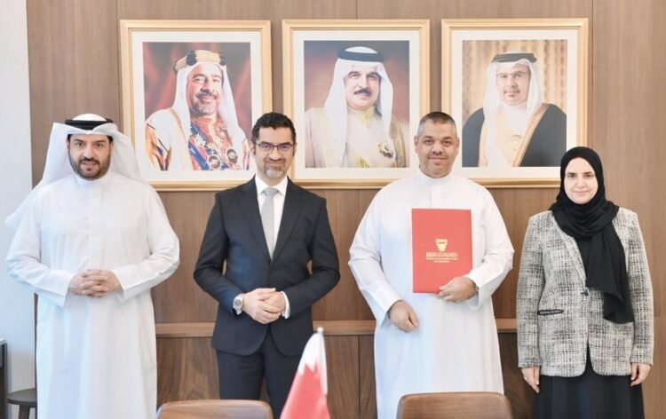 Gulf News | The Ministry of Municipalities and Agriculture signs agreements to allocate (12) agricultural lands to Bahraini farmers in the Buri area