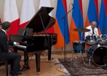 Macron grabbed the microphone, the Prime Minister of Armenia accompanied him on the drums