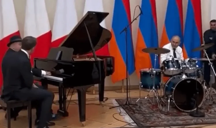 Macron grabbed the microphone, the Prime Minister of Armenia accompanied him on the drums