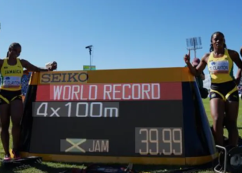 Relay team sets new world record in mixed 4x100m event