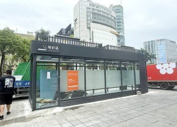 Taipei smoke-free zone draws fire from irate smokers