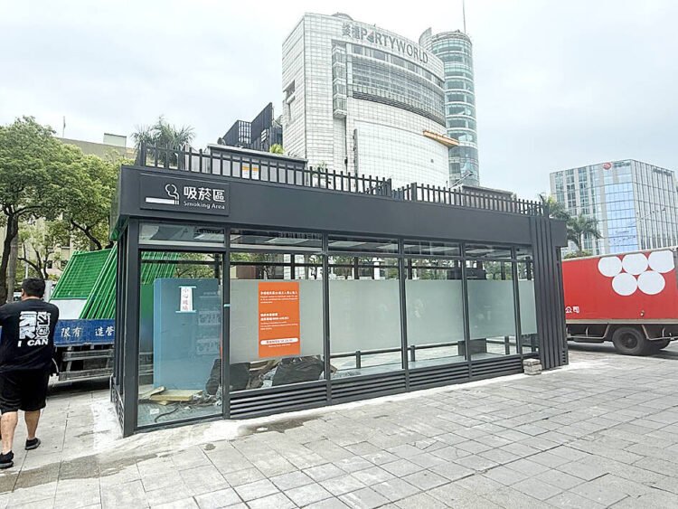Taipei smoke-free zone draws fire from irate smokers