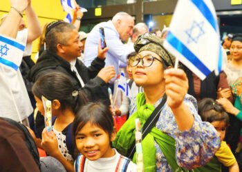 Indians arrive in Israel on tribal descent claims