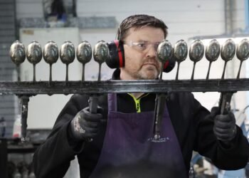 In pictures: Newbridge factory’s last day of silver-plated cutlery production after 92 years – The Irish Times