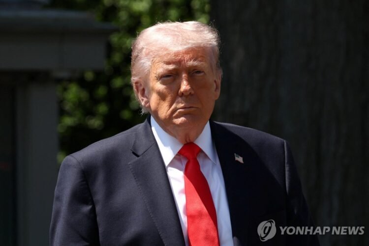(3rd LD) Trump says Iran fired at S. Korean vessel, urges Seoul to join Strait of Hormuz mission