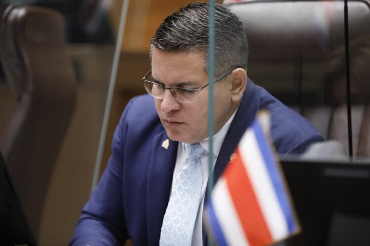 Rodrigo Arias makes a decision on the process to sanction Fabricio Alvarado for alleged sexual abuse