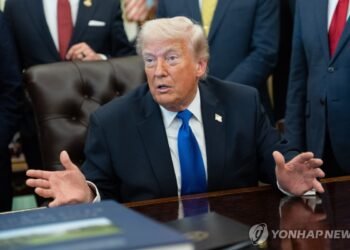 (2nd LD) Trump says U.S. will increase tariffs on EU cars and trucks to 25 pct next week