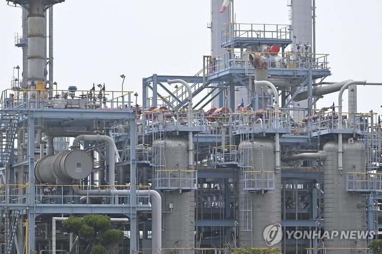 (LEAD) Gov’t considering extending crude swap system with private firms until July: official