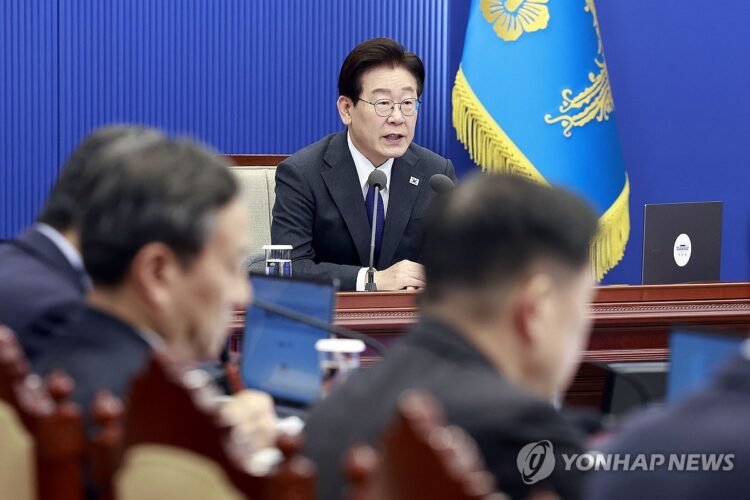 (2nd LD) Lee warns excessive labor union demands could harm other workers
