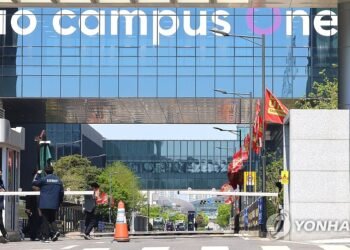 (LEAD) Samsung Biologics labor union set to resume talks with management on Monday