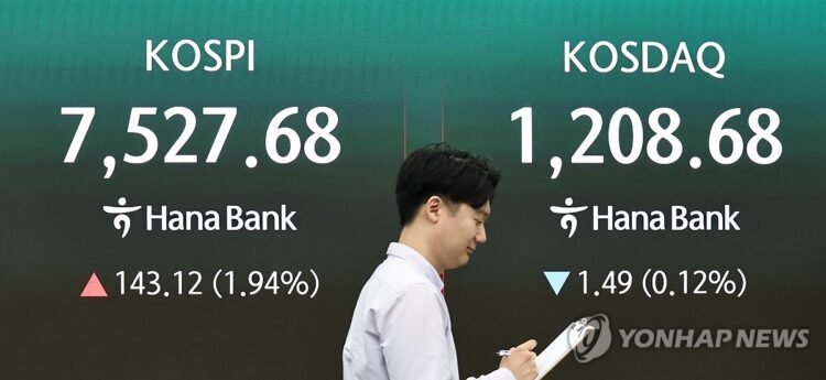 (2nd LD) Seoul shares up nearly 1.5 pct at fresh peak after briefly topping 7,500 on Iran peace deal hopes; won rises