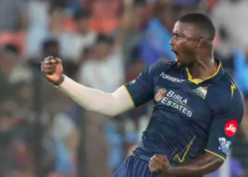 Holder the hero as Titans edge RCB in thriller