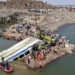 A storm overturns a tourist boat in India… 9 dead and 6 missing, including children