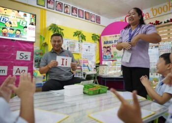Angara hails teachers as DepEd launches remediation program