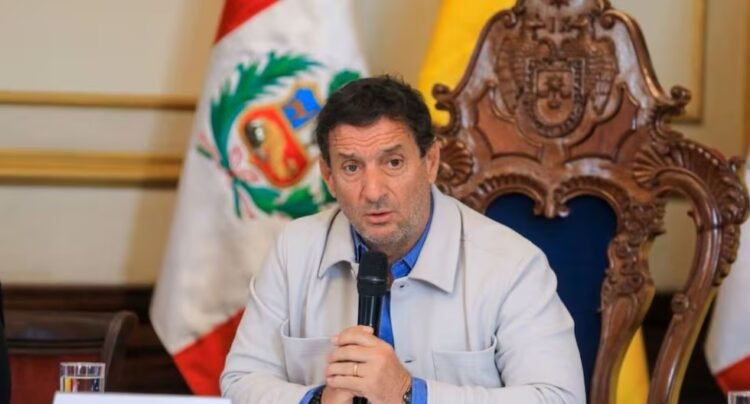 Mayor of Lima Renzo Reggiardo assures that he will not run for any popularly elected position