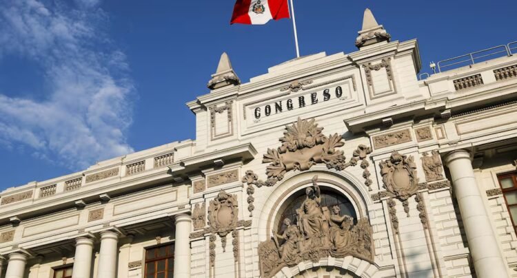 Congress receives Minister of Education Marí Cuadros tomorrow, Monday the 4th, due to the Pronabec crisis
