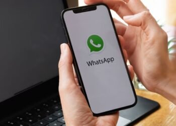 How to share a contact on WhatsApp on Android and iPhone