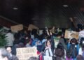 Pedro Navarro in the middle of the chaos at the UCR: ‘The window broke and I just shouted: Be careful, they’re going to cut themselves!’