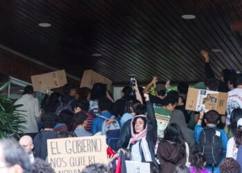 Pedro Navarro in the middle of the chaos at the UCR: ‘The window broke and I just shouted: Be careful, they’re going to cut themselves!’
