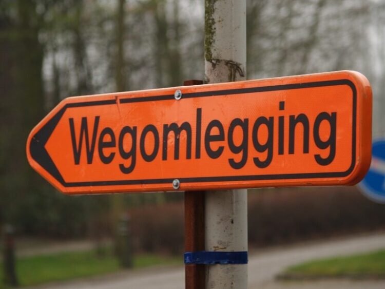 Road diversion around barracks due to installation of commander – De Ware Tijd