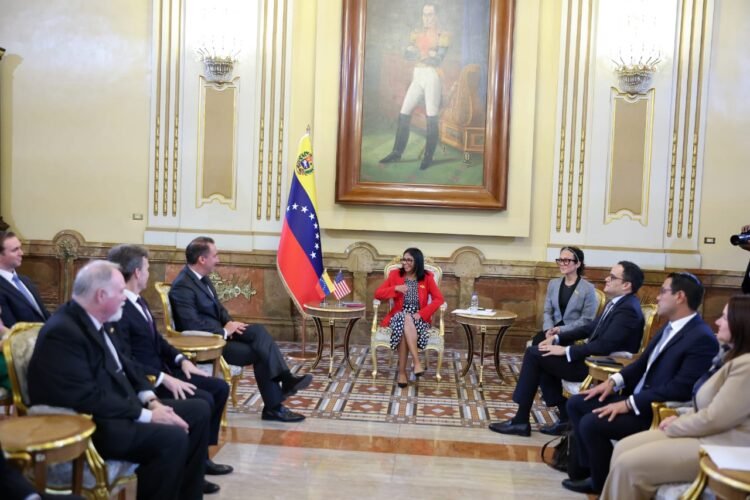 Rodríguez signs agreements with two energy companies in the United States