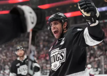 “Thank you, Kopi!”: standing ovation for Kopitar in the last game of his career
