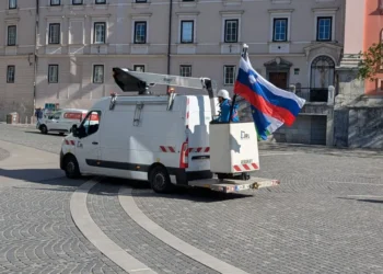 The law is the law: why are the streets of Ljubljana flooded with 1,000 flags before the holidays?