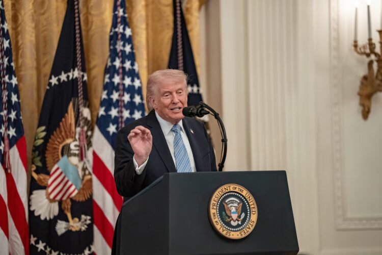 Trump insists on his attacks on the Pope: “It puts many Catholics in danger” | International