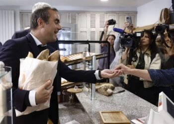 Baguettes take center stage on France’s Labor Day as government encourages bakers to work