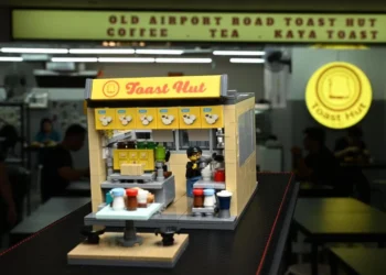 A gift to remember: US tourist surprises Singapore hawkers with Lego models of their stalls