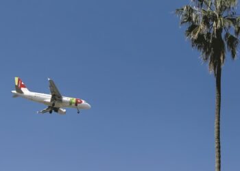 Government guarantees aviation fuel until peak summer despite global risks of shortages in EU