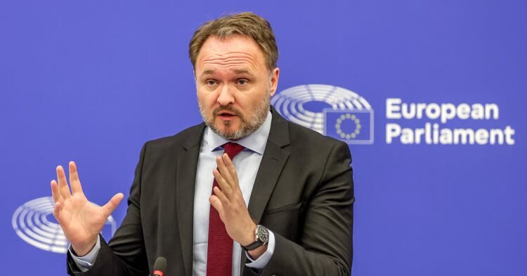 Energy crisis in the EU: European Commission warns of very difficult months and years with pressure on aviation and tourism