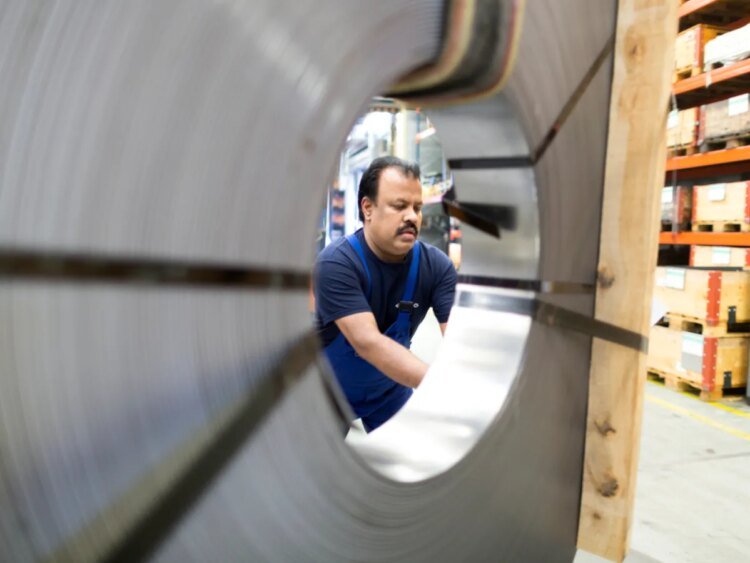 Swiss economy shows timid signs of recovery