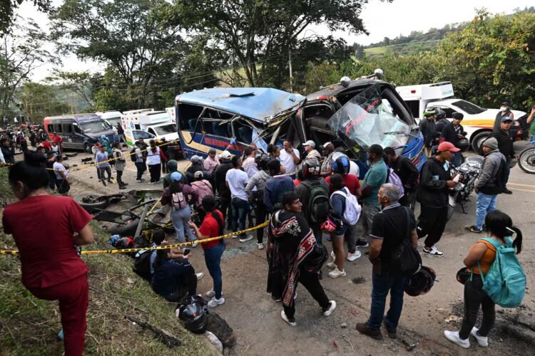 Dissident guerrillas assume responsibility for the attack that left 21 dead in Colombia