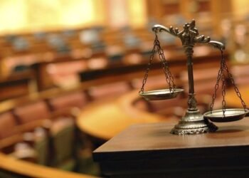 SNA who fell and broke wrist was ‘author of her own misfortune’ and must pay school’s €30,000 legal costs