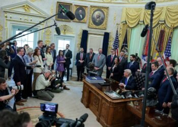 Trump says US will hike tariffs on EU cars and trucks to 25%