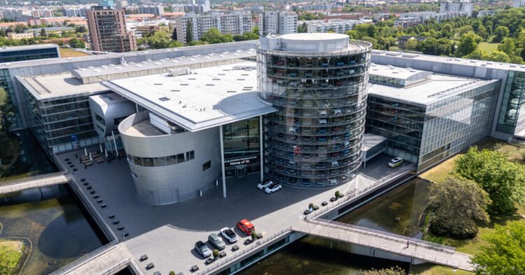 Auto Klub – New world order: BYD buys the iconic Volkswagen factory in Germany?