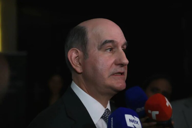 Chapman clarifies that law of economic substance will attract investment and will not affect multinationals