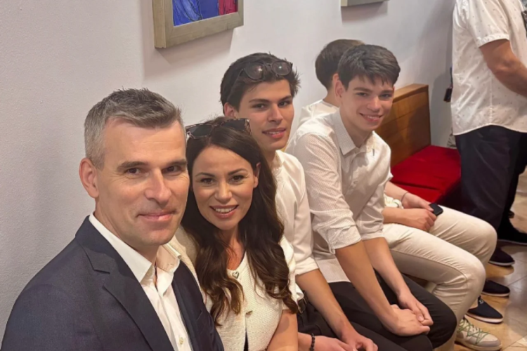 Slobodna Dalmacija – TV presenter Petar Pereža and his wife Morana have a third child! Congratulations are coming from all over