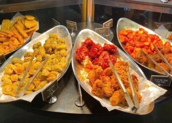 Hanoi fines youth-favorite eateries Dookki, Laboong, Com Tho Bach Khoa over food safety violations