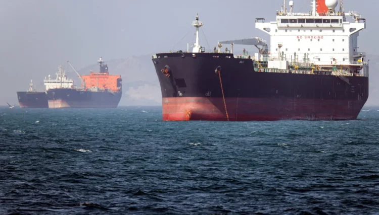 Trump suspends the military operation in the Strait of Hormuz