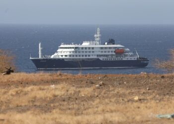 Hantavirus ship evacuees awaiting replacement aircraft in Canary Islands