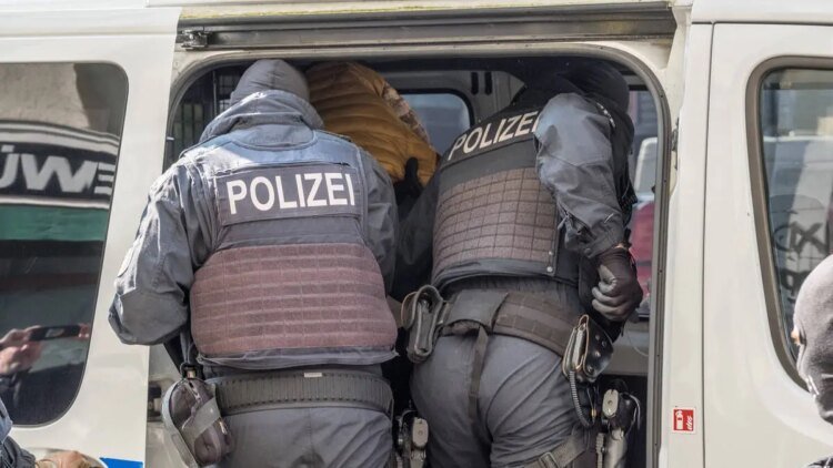 Germany: Authorities search right-wing extremist groups “Young and Strong” and “German Youth Forward” – DiePresse.com