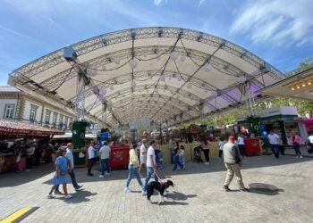 Tradition evolves: Mäertchen enters second week as new concept draws crowds