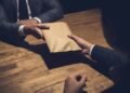 Bribe of 600 thousand lei for government contracts. With whom did the ex-head of the housing and communal services department of Chisinau share it?