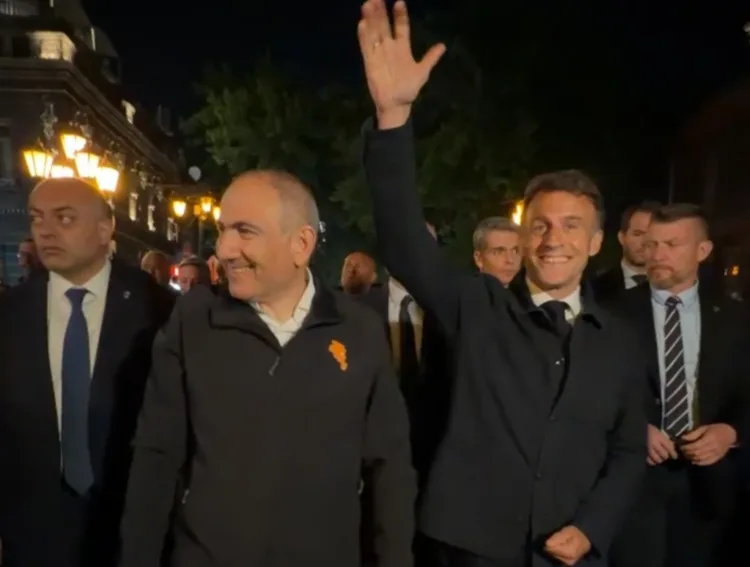 Pashinyan and Macron took a walk in the center of Yerevan 00:31, May 4